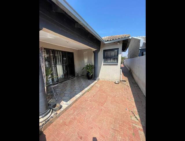 2 BEDROOM PROPERTY TO RENT IN GOUDRAND
